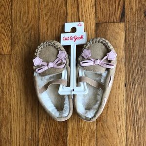 Toddler girl moccasins size 5/6 brand new